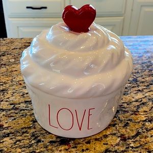 Rae Dunn Love cupcake